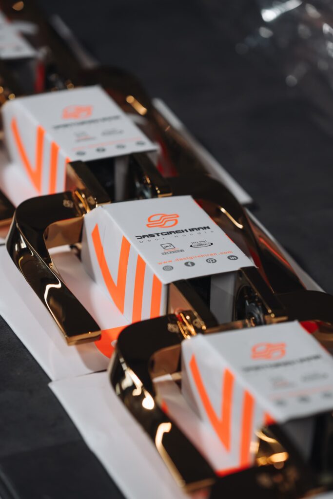 دستگیره‌های شرکت دستگیره ایران در خط تولید